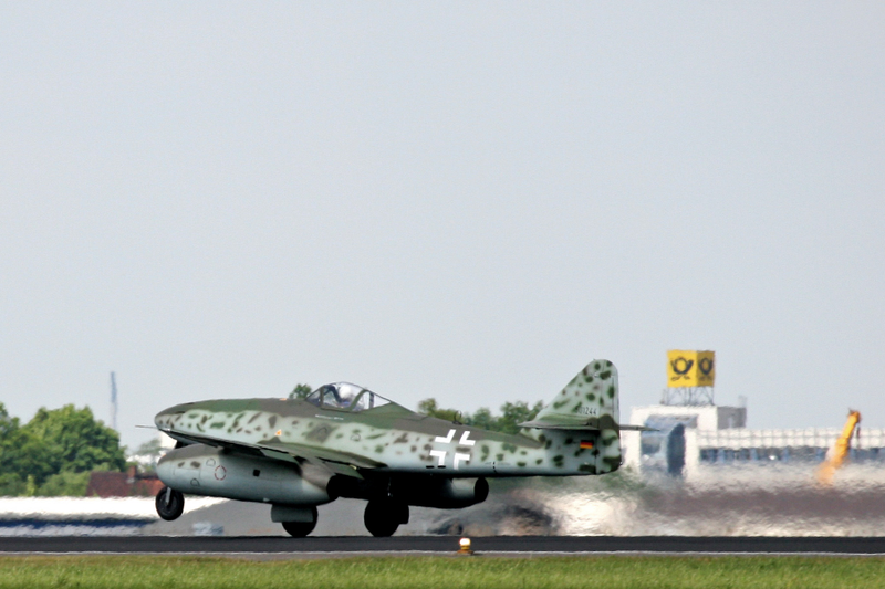 Illustration for article titled Me-262: The First Jet Fighter To Make a Diffrence